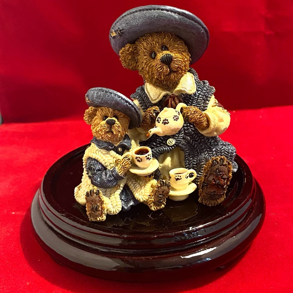 Figurine: Boyd’s Bears and Friends